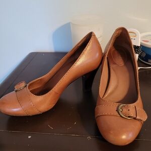 Elegant Clarks Brown Leather Heels